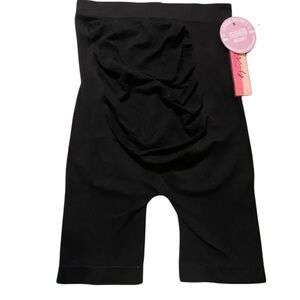 Feathers Maternity Size XL Black Belly Support Biker Short. New With Tags